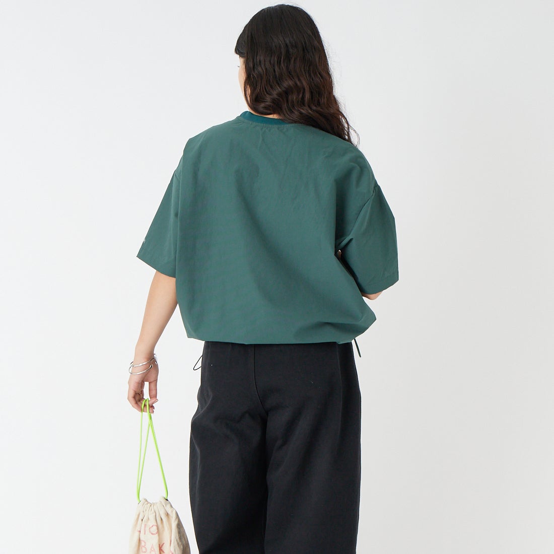 NANGA [ナンガ] ドットエア(R) コンフィー ショートスリーブTシャツ [N2611-1M021B] GRN &&モデル身長：162cm 着用サイズ：WM&&