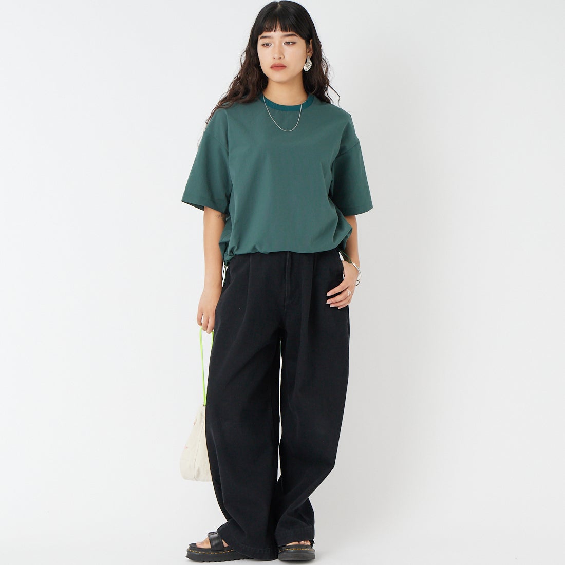 NANGA [ナンガ] ドットエア(R) コンフィー ショートスリーブTシャツ [N2611-1M021B] GRN &&モデル身長：162cm 着用サイズ：WM&&