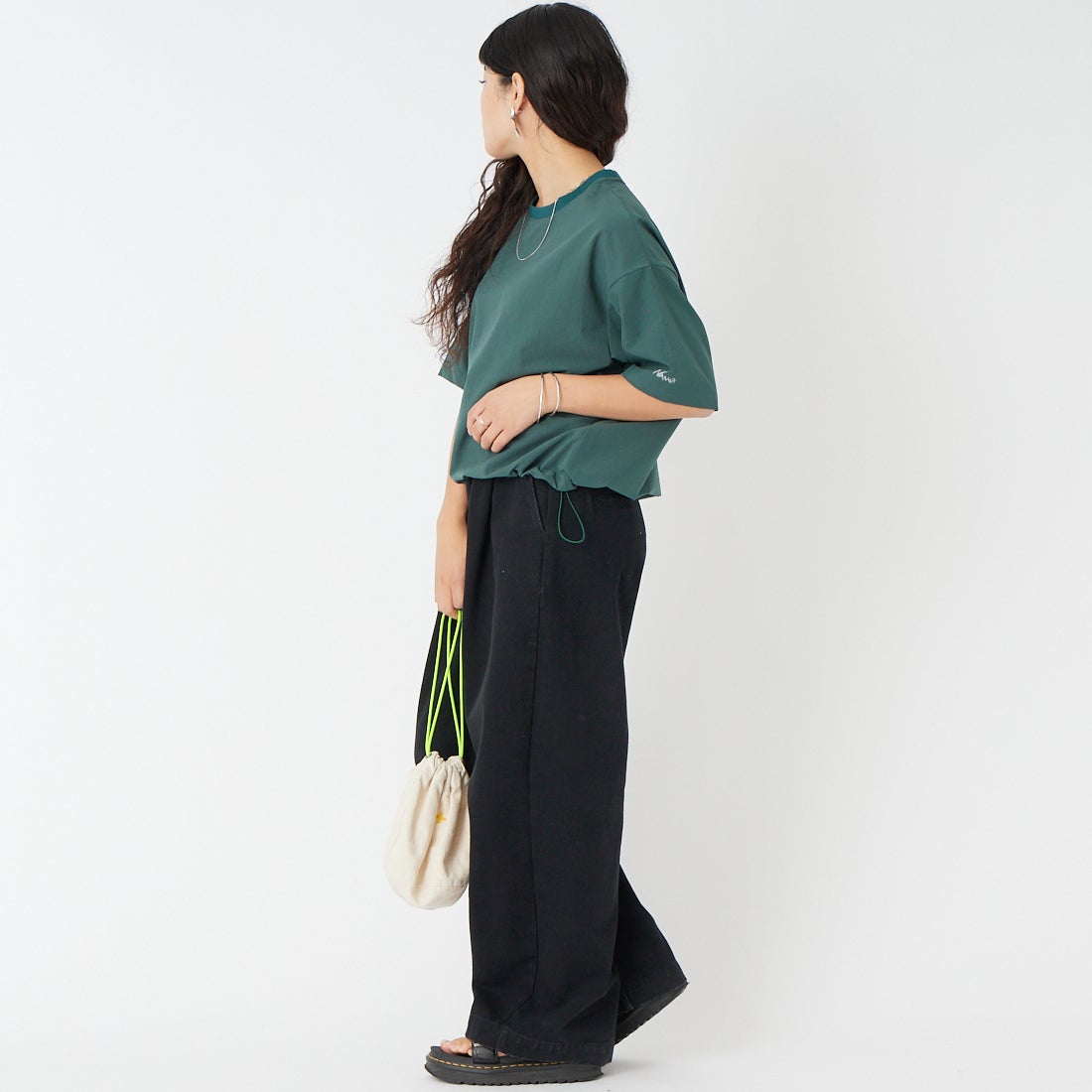 NANGA [ナンガ] ドットエア(R) コンフィー ショートスリーブTシャツ [N2611-1M021B] GRN &&モデル身長：162cm 着用サイズ：WM&&