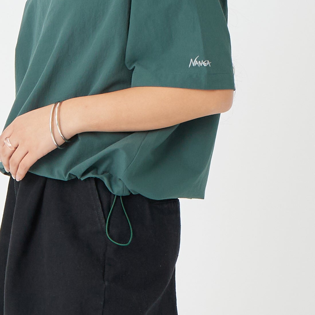 NANGA [ナンガ] ドットエア(R) コンフィー ショートスリーブTシャツ [N2611-1M021B] GRN &&モデル身長：162cm 着用サイズ：WM&&