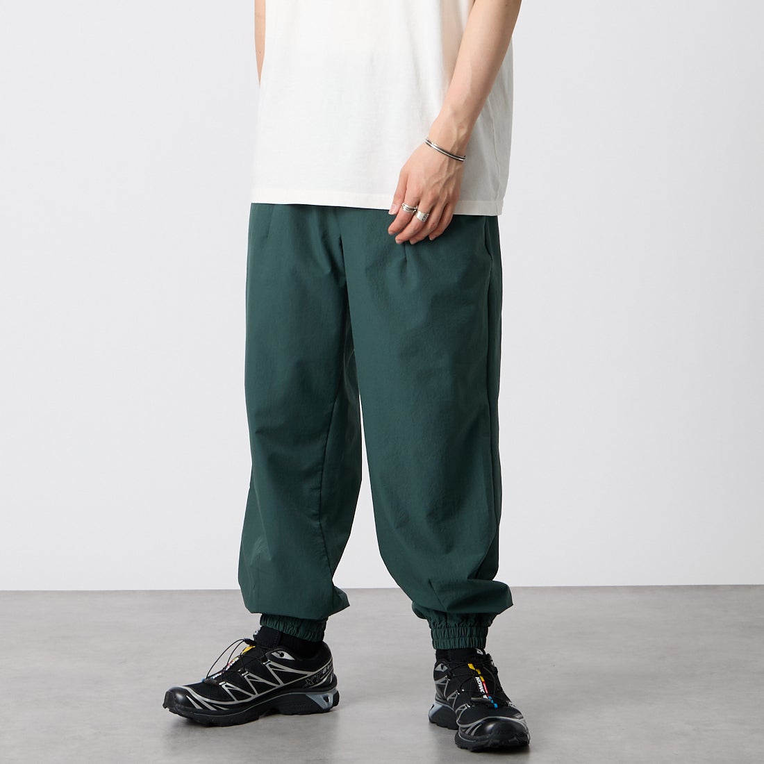 NANGA [ナンガ] ドットエア(R) コンフィー ジョガーパンツ [N2610-1D093A] GRN &&モデル身長：177cm 着用サイズ：M&&