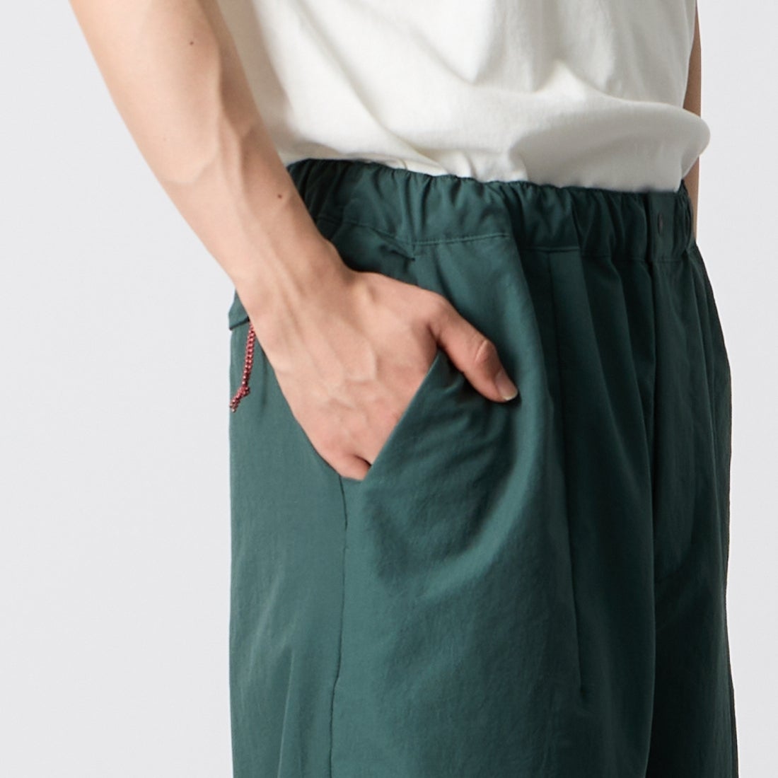 NANGA [ナンガ] ドットエア(R) コンフィー ジョガーパンツ [N2610-1D093A] GRN &&モデル身長：177cm 着用サイズ：M&&