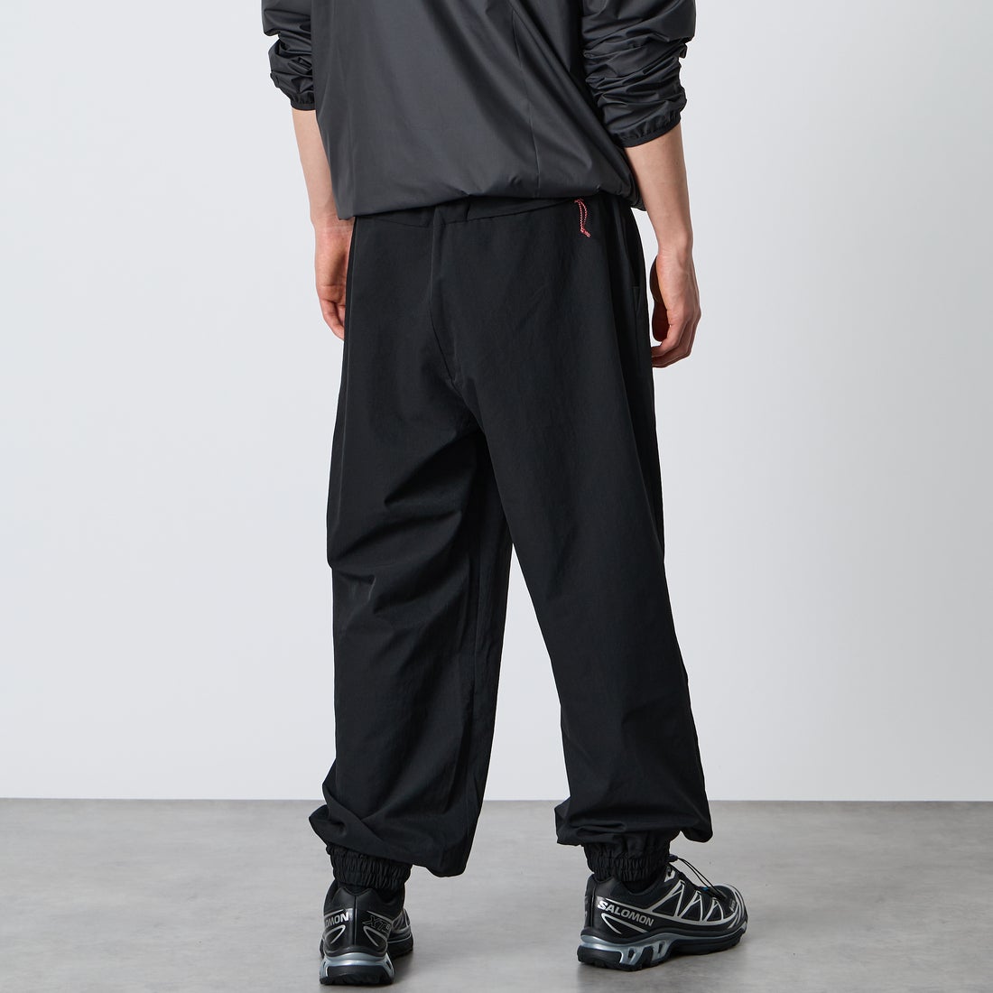 NANGA [ナンガ] ドットエア(R) コンフィー ジョガーパンツ [N2610-1D093A] P-BLK &&モデル身長：177cm 着用サイズ：L&&