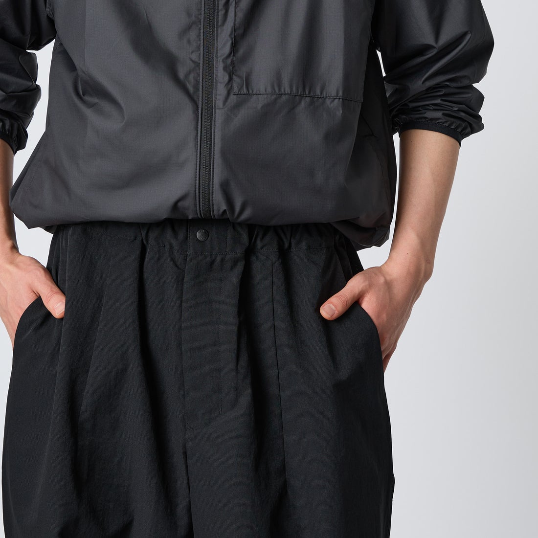NANGA [ナンガ] ドットエア(R) コンフィー ジョガーパンツ [N2610-1D093A] P-BLK &&モデル身長：177cm 着用サイズ：L&&