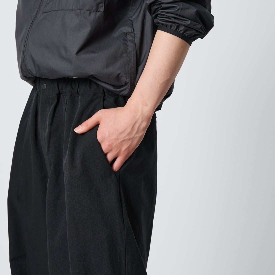 NANGA [ナンガ] ドットエア(R) コンフィー ジョガーパンツ [N2610-1D093A] P-BLK &&モデル身長：177cm 着用サイズ：L&&