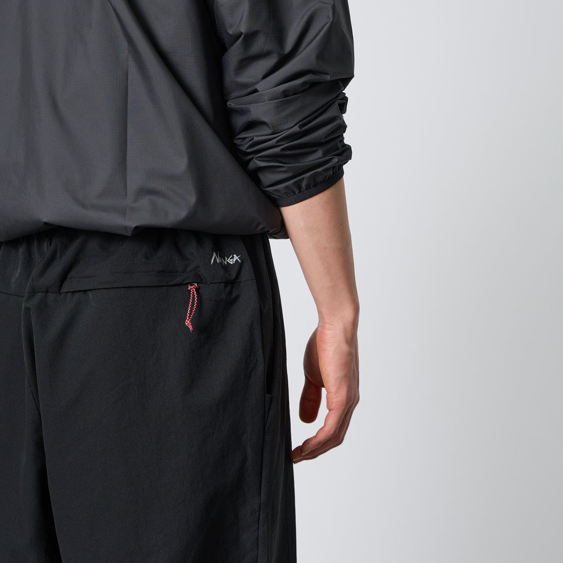 NANGA [ナンガ] ドットエア(R) コンフィー ジョガーパンツ [N2610-1D093A] P-BLK &&モデル身長：177cm 着用サイズ：L&&