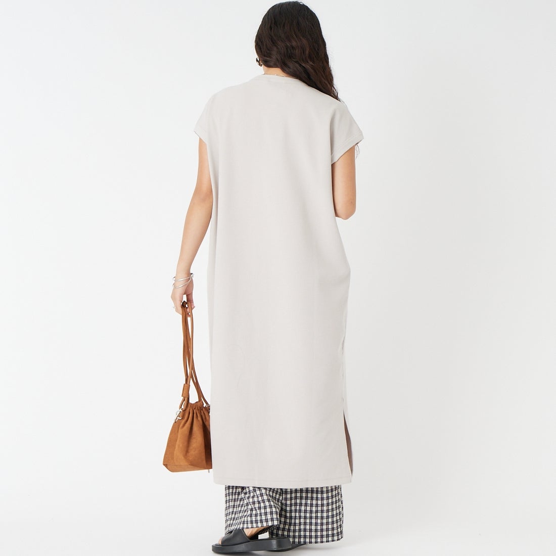 THOUSAND MILE [サウザンド マイル] テックワッフル フレンチスリーブワンピース [TM261WF00542] 15 GREIGE &&モデル身長：162cm 着用サイズ：F&&