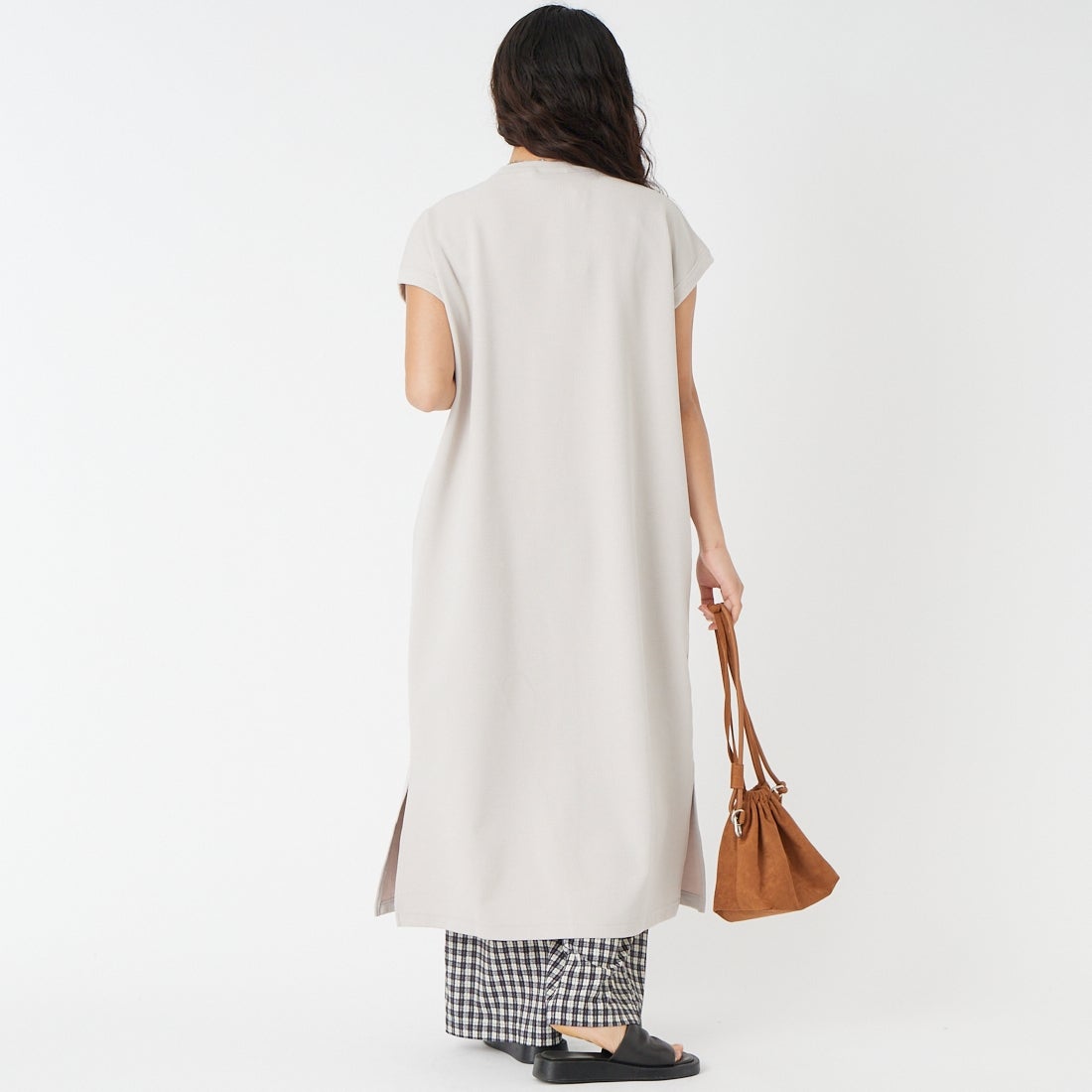 THOUSAND MILE [サウザンド マイル] テックワッフル フレンチスリーブワンピース [TM261WF00542] 15 GREIGE &&モデル身長：162cm 着用サイズ：F&&