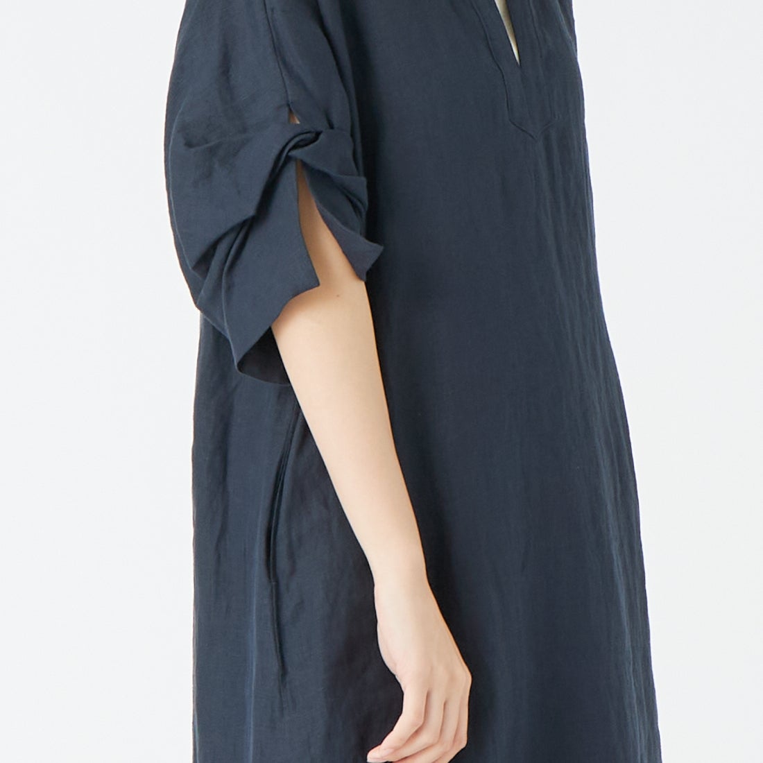 TICCA [ティッカ] リネンツイストスリーブワンピース [TBFS-405] NAVY &&モデル身長：162cm 着用サイズ：F&&