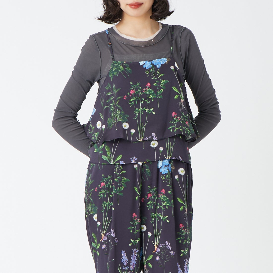 TICCA [ティッカ] 2WAY フラワープリントビスチェ [TBFS-421] NAVY &&モデル身長：162cm 着用サイズ：F&&