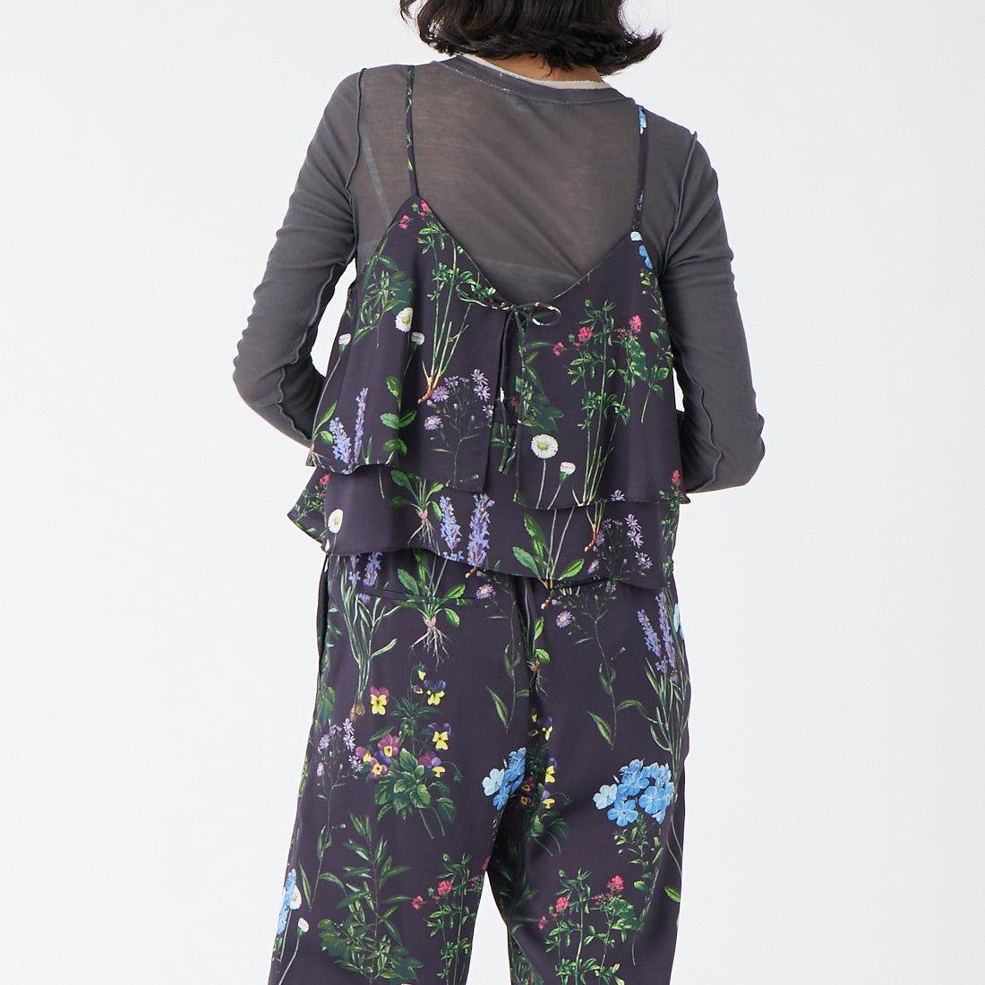 TICCA [ティッカ] 2WAY フラワープリントビスチェ [TBFS-421] NAVY &&モデル身長：162cm 着用サイズ：F&&