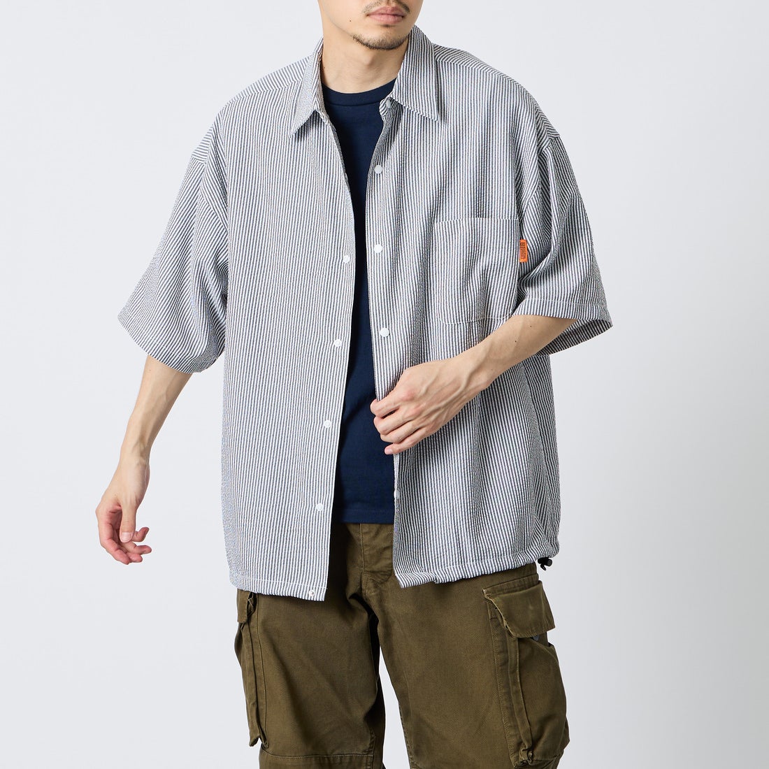 UNIVERSAL OVERALL [ユニバーサルオーバーオール] ドローコード付パジャマシャツ [U2611121IN-JF] BLACK ST &&モデル身長：168cm 着用サイズ：M&&