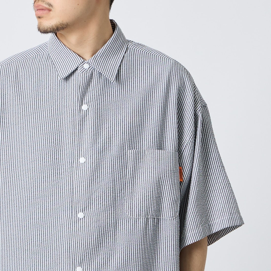 UNIVERSAL OVERALL [ユニバーサルオーバーオール] ドローコード付パジャマシャツ [U2611121IN-JF] BLACK ST &&モデル身長：168cm 着用サイズ：M&&