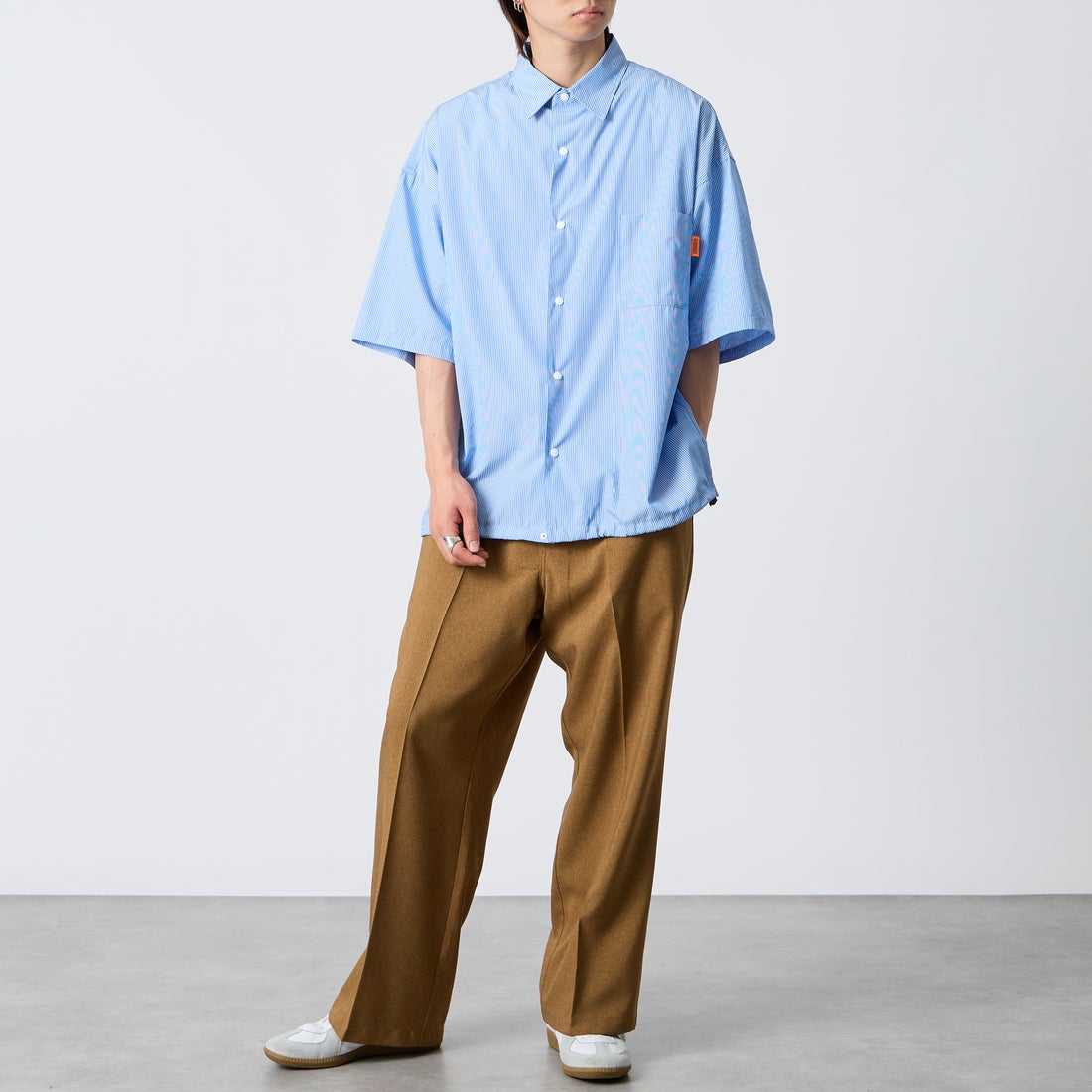 UNIVERSAL OVERALL [ユニバーサルオーバーオール] ドローコード付パジャマシャツ [U2611121IN-JF] L.BLUE ST &&モデル身長：177cm 着用サイズ：L&&