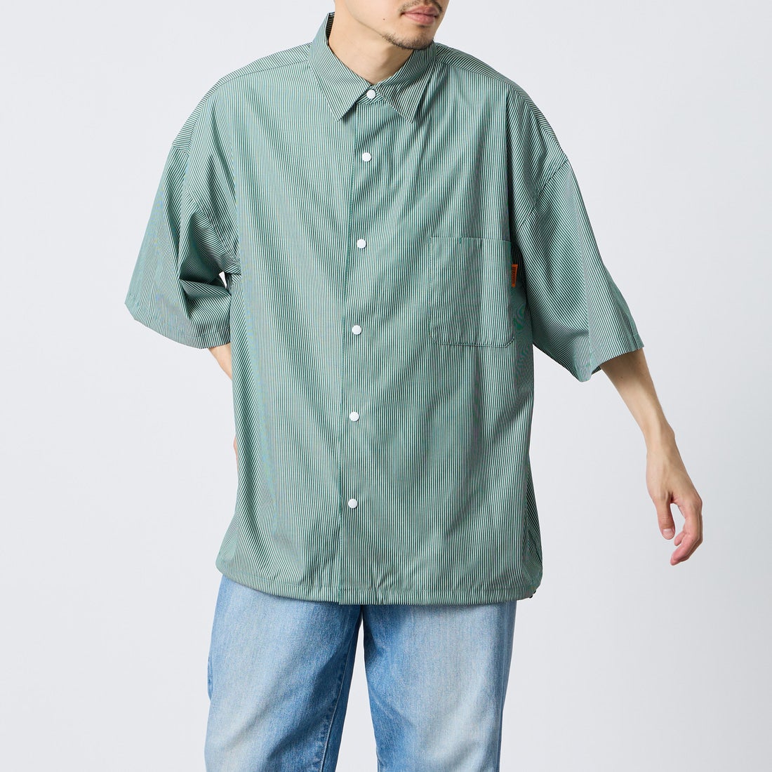 UNIVERSAL OVERALL [ユニバーサルオーバーオール] ドローコード付パジャマシャツ [U2611121IN-JF] GREEN ST &&モデル身長：168cm 着用サイズ：L&&