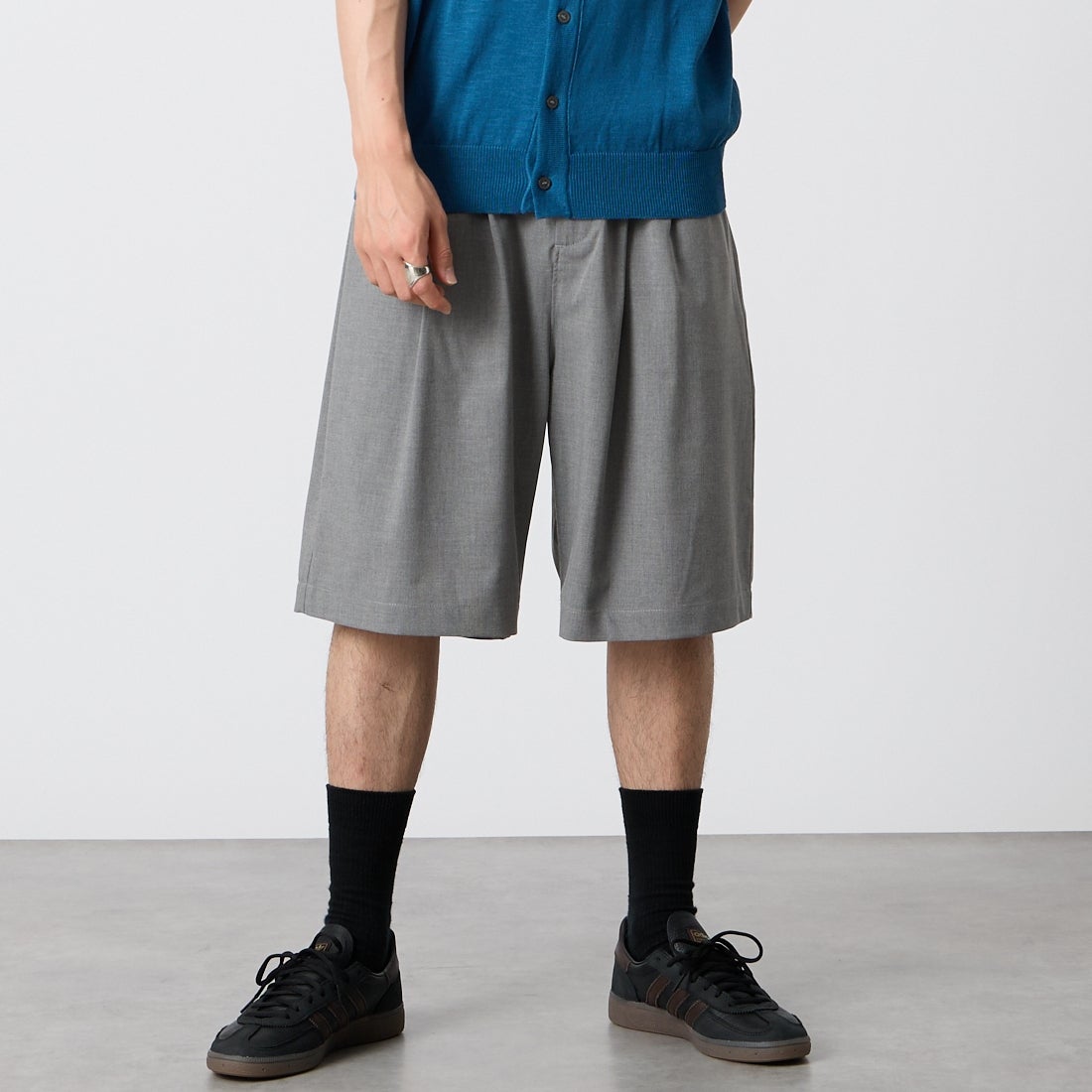 UNIVERSAL OVERALL [ユニバーサルオーバーオール] バギーショーツ [U2613602IN-JF] LT.GRAY &&モデル身長：177cm 着用サイズ：M&&