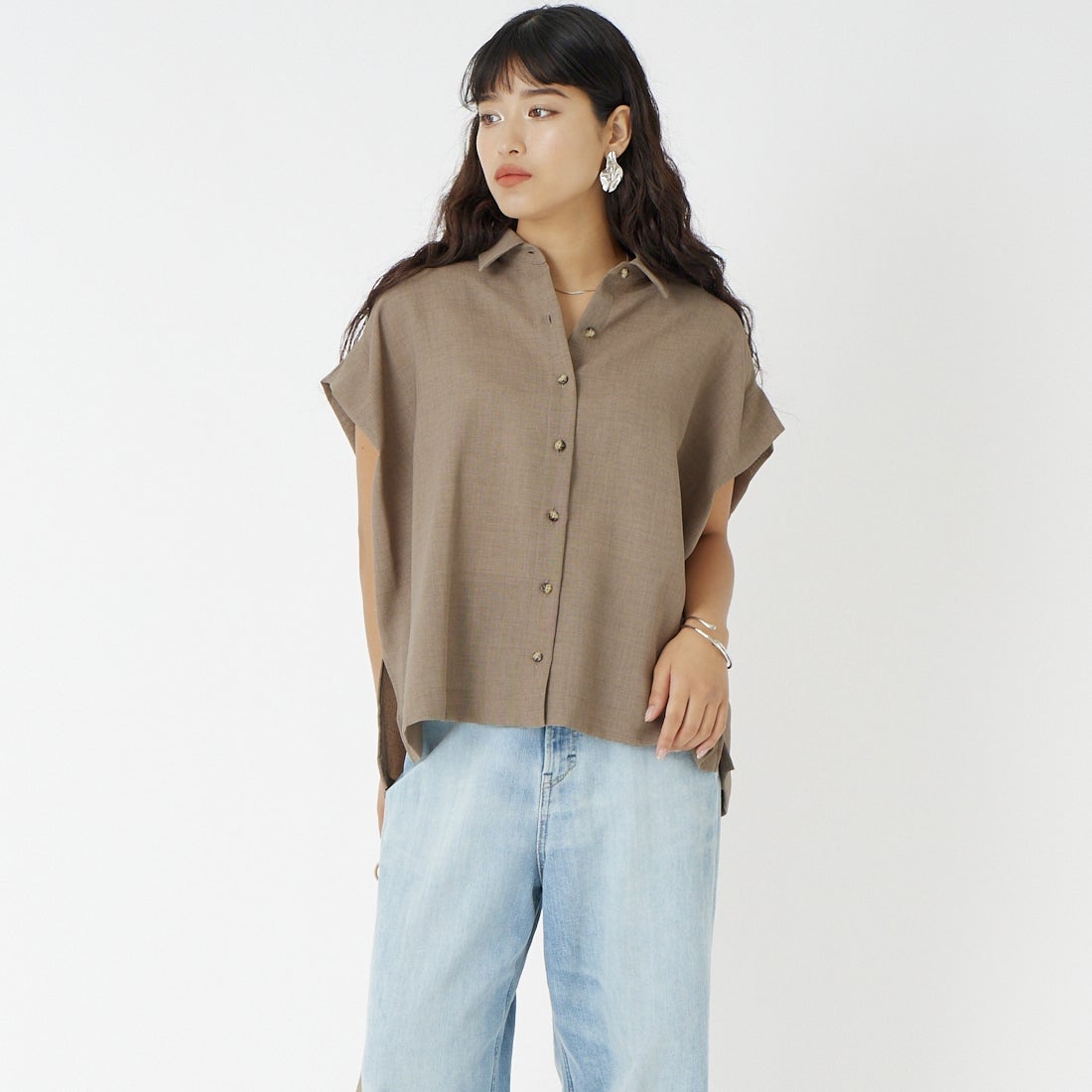 marmors [マルモア] ショルダータックフレアシャツ [0226101030] BEIGE &&モデル身長：162cm 着用サイズ：36&&