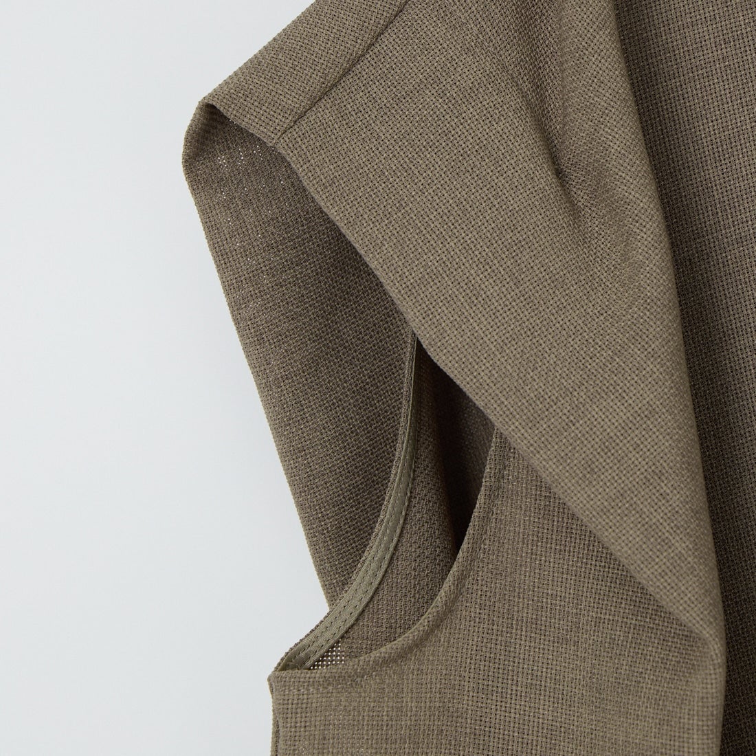 marmors [マルモア] ショルダータックフレアシャツ [0226101030] BEIGE