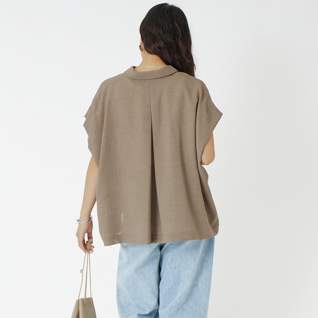 marmors [マルモア] ショルダータックフレアシャツ [0226101030] BEIGE &&モデル身長：162cm 着用サイズ：36&&