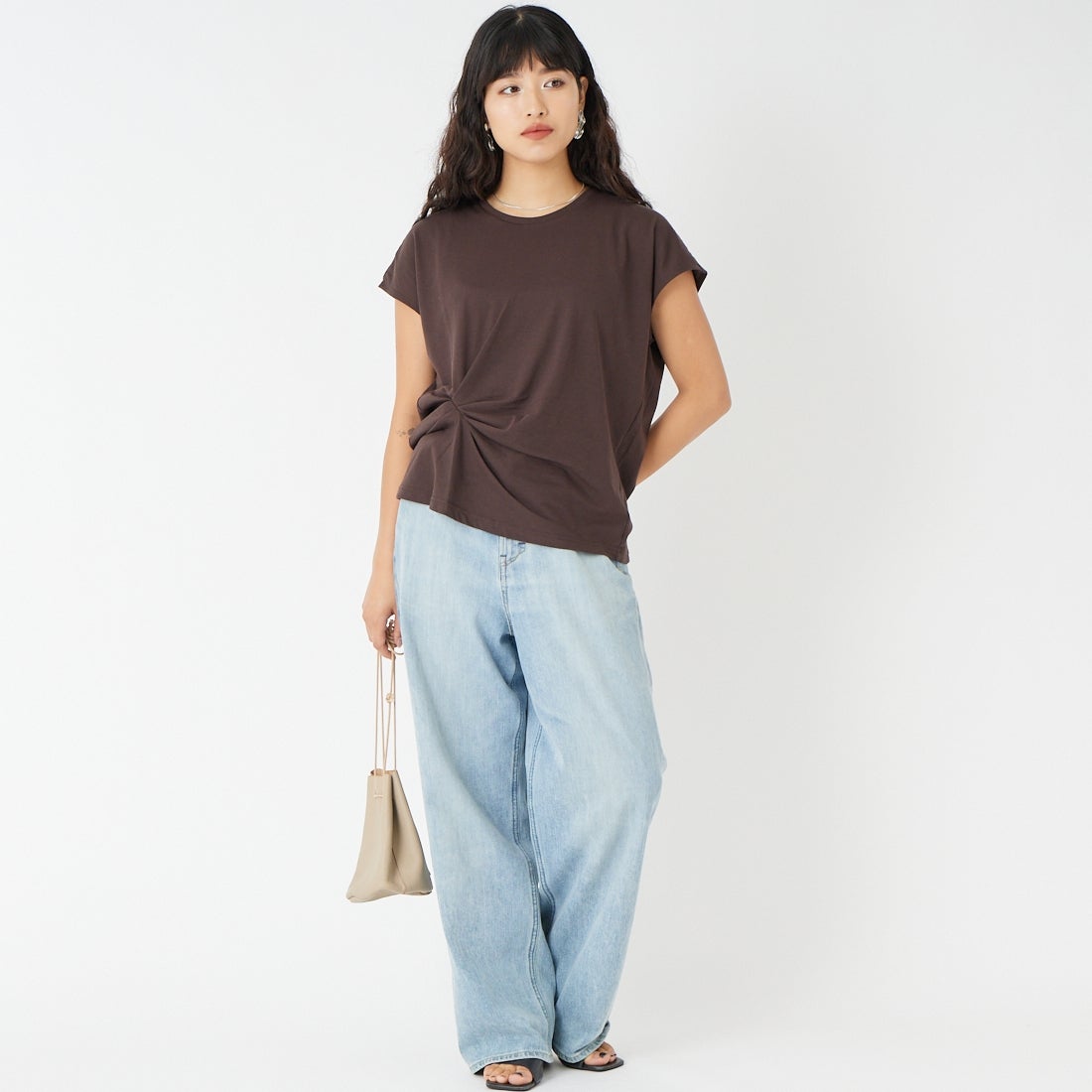 marmors [マルモア] ウエストタックTシャツ [0226109022] BROWN &&モデル身長：162cm 着用サイズ：36&&