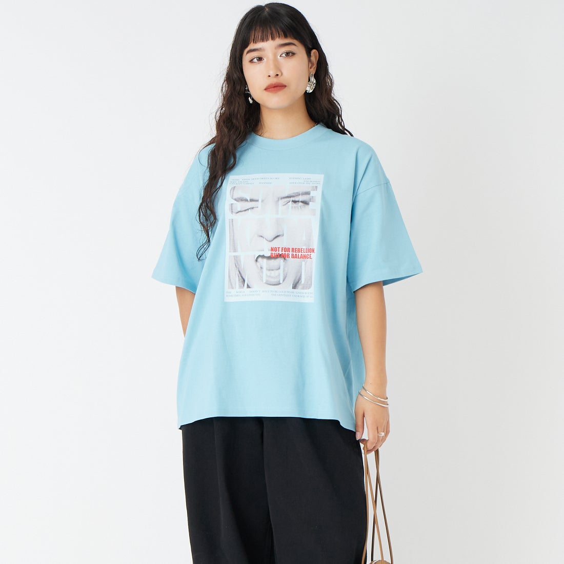 MAISON SPECIAL [メゾンスペシャル] SOME KINDA MOOD ショートスリーブTシャツ [21261415312] BLU &&モデル身長：162cm 着用サイズ：F&&
