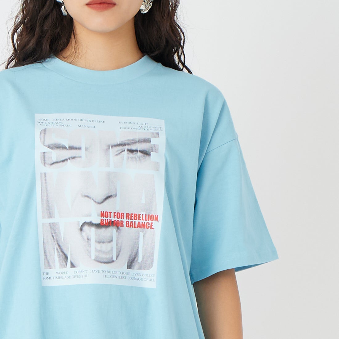 MAISON SPECIAL [メゾンスペシャル] SOME KINDA MOOD ショートスリーブTシャツ [21261415312] BLU &&モデル身長：162cm 着用サイズ：F&&