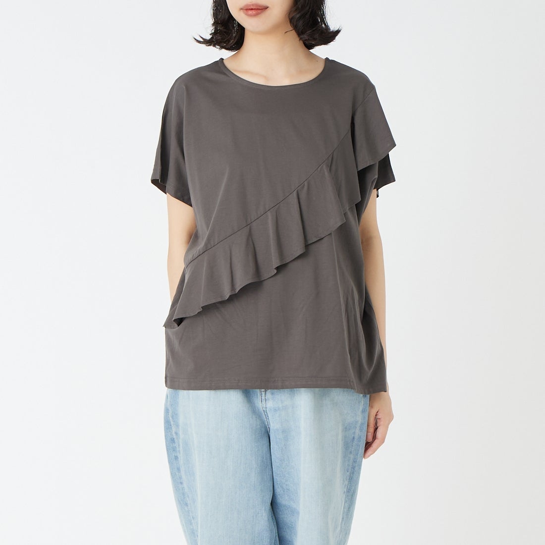 Jf Ready Made [ジェイエフレディメイド] タスキフリルTシャツ [3201108] 802 ﾁｬｺｰﾙ &&モデル身長：162cm 着用サイズ：F&&