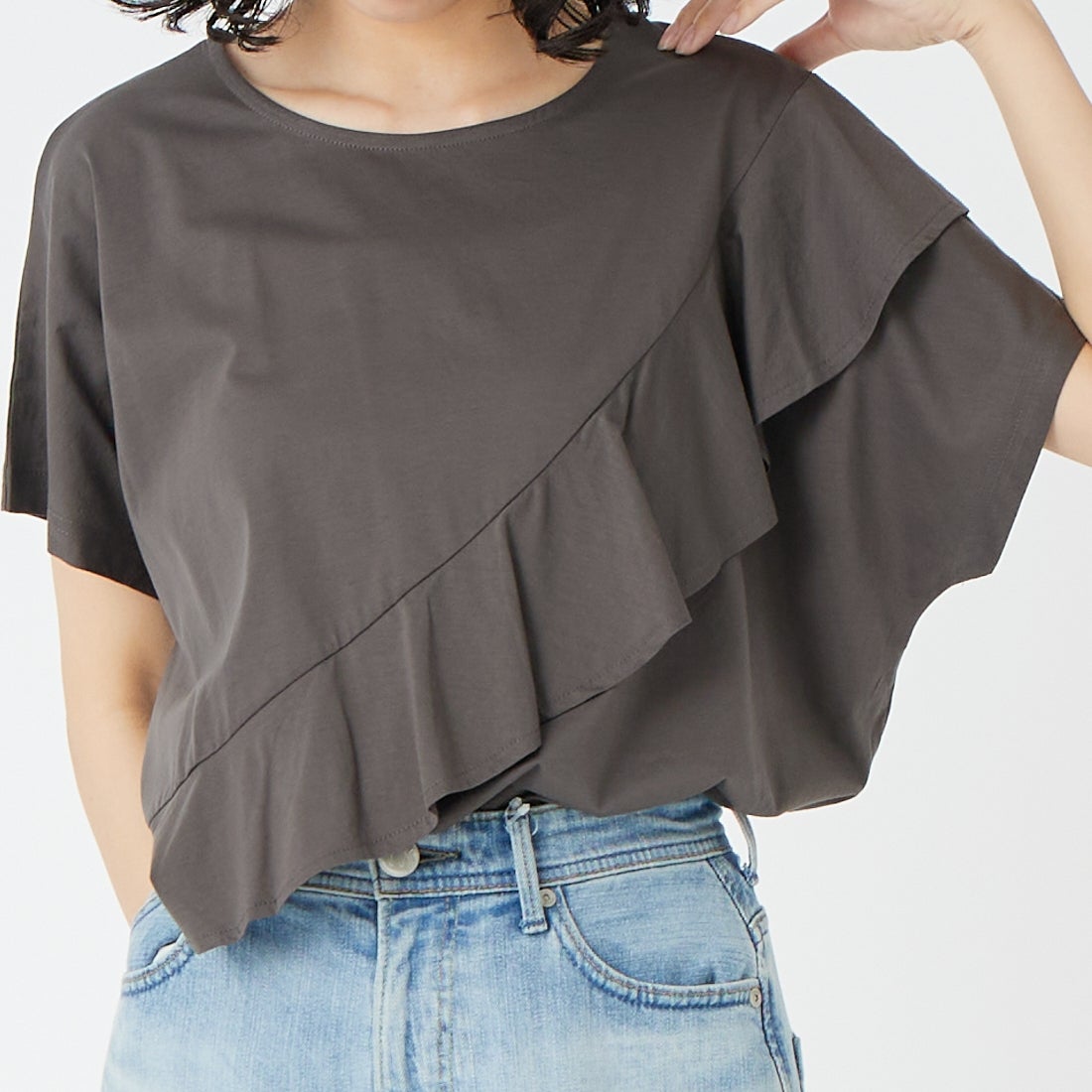 Jf Ready Made [ジェイエフレディメイド] タスキフリルTシャツ [3201108] 802 ﾁｬｺｰﾙ &&モデル身長：162cm 着用サイズ：F&&