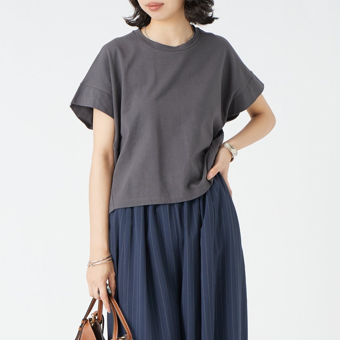 MICA&DEAL [マイカアンドディール] フロッグTシャツ [0126209136] CHARCOAL &&モデル身長：162cm 着用サイズ：F&&
