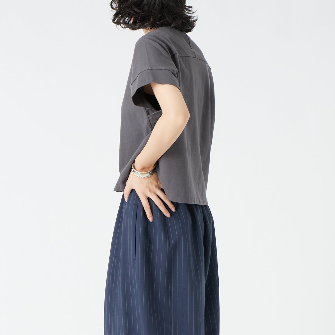 MICA&DEAL [マイカアンドディール] フロッグTシャツ [0126209136] CHARCOAL &&モデル身長：162cm 着用サイズ：F&&