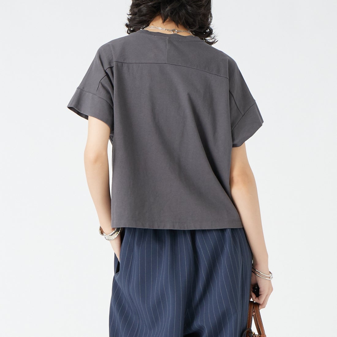MICA&DEAL [マイカアンドディール] フロッグTシャツ [0126209136] CHARCOAL &&モデル身長：162cm 着用サイズ：F&&
