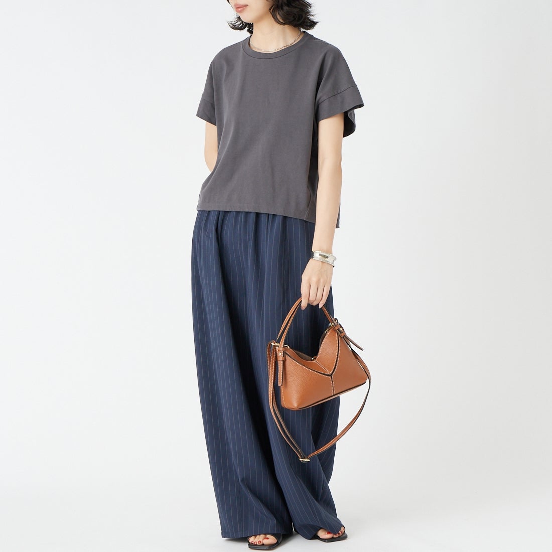 MICA&DEAL [マイカアンドディール] フロッグTシャツ [0126209136] CHARCOAL &&モデル身長：162cm 着用サイズ：F&&