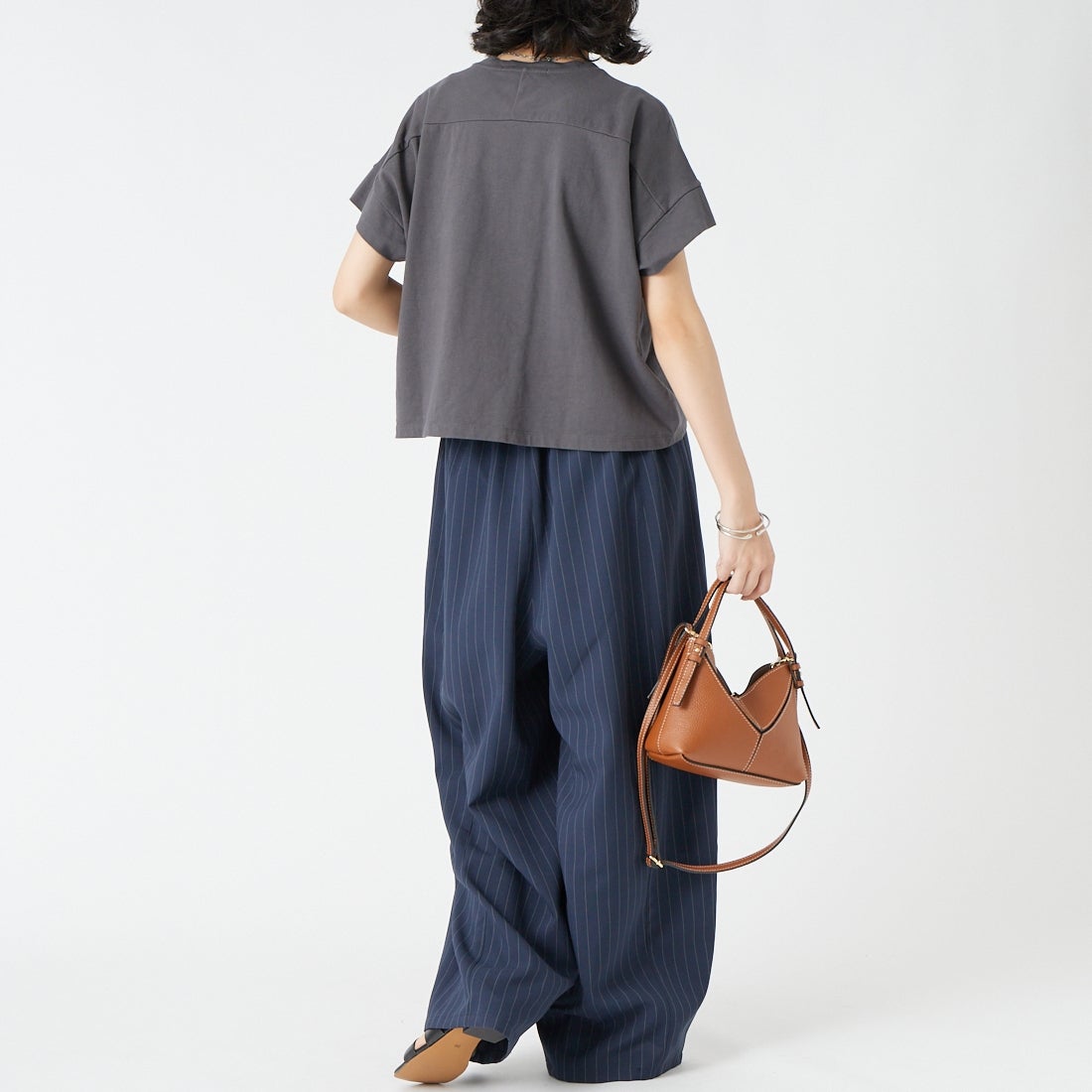 MICA&DEAL [マイカアンドディール] フロッグTシャツ [0126209136] CHARCOAL &&モデル身長：162cm 着用サイズ：F&&