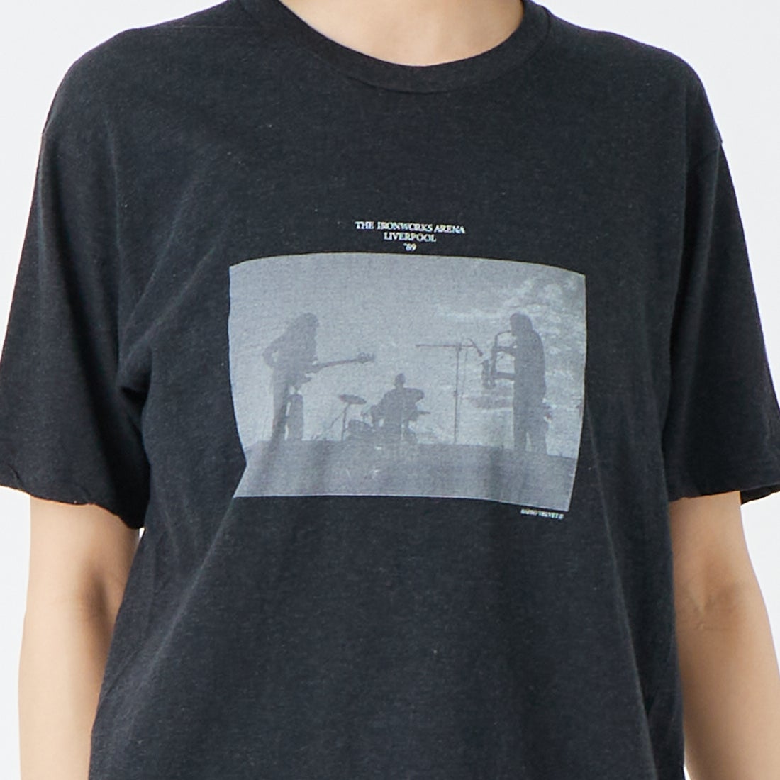 TICCA [ティッカ] Radio velvet ショートスリーブTシャツ [TBFS-495] CHARCOAL &&モデル身長：162cm 着用サイズ：F&&