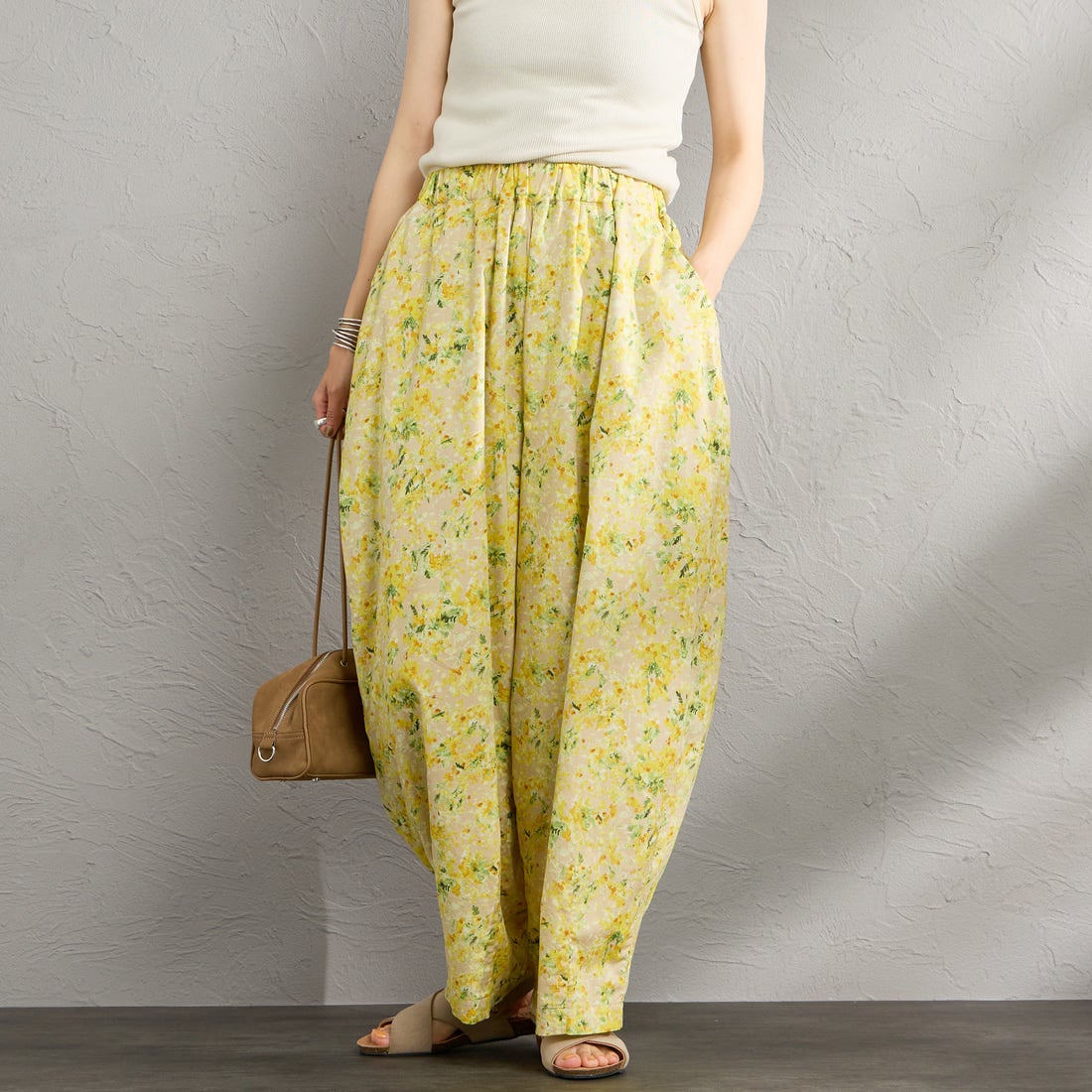 HARVESTY [ハーベスティ] 花柄イージーサーカスパンツ [A12612] 32 BEIGE &&モデル身長：158cm 着用サイズ：1&&