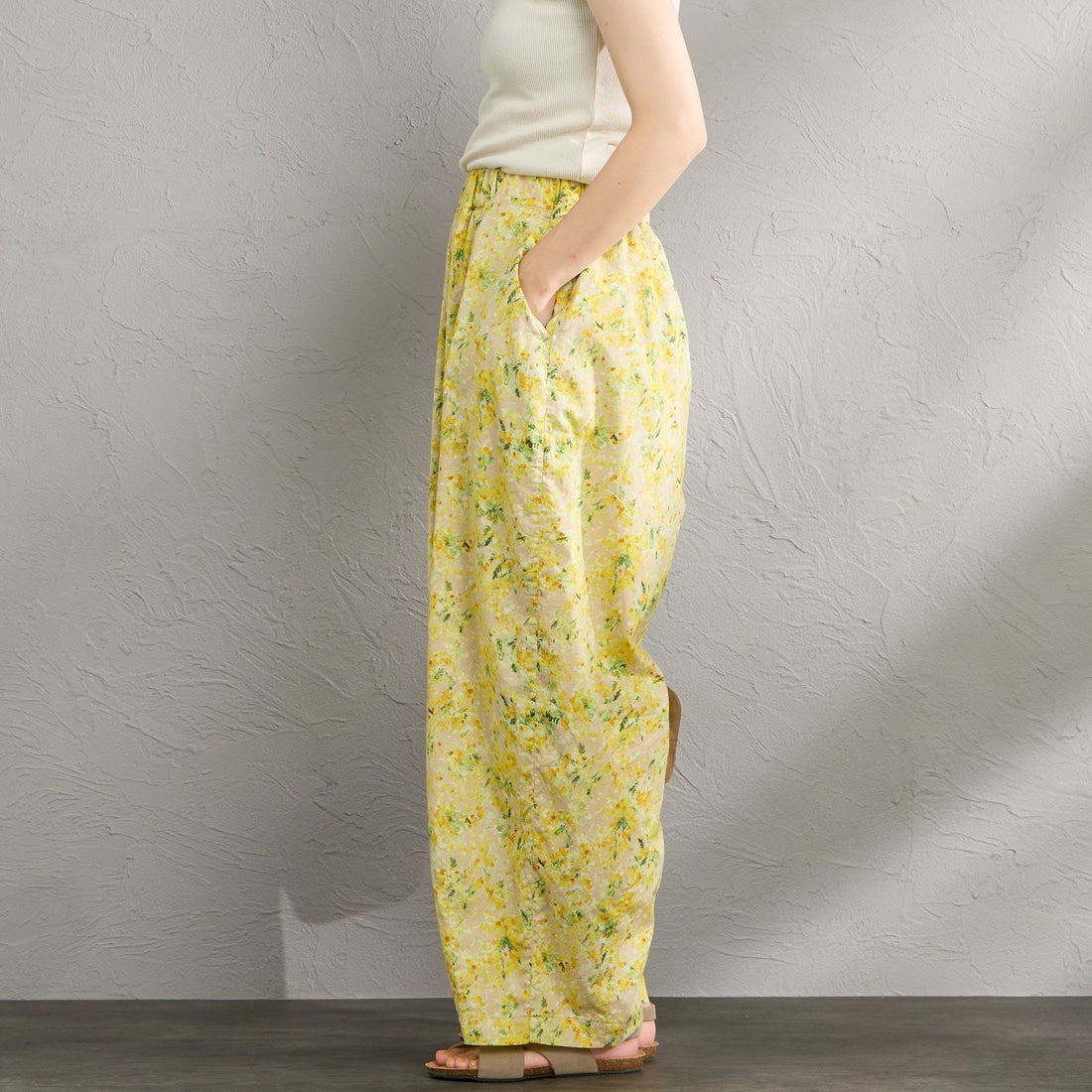 HARVESTY [ハーベスティ] 花柄イージーサーカスパンツ [A12612] 32 BEIGE &&モデル身長：158cm 着用サイズ：1&&ハーベスティ] 花柄イージーサーカスパンツ [A12612] 32 BEIGE