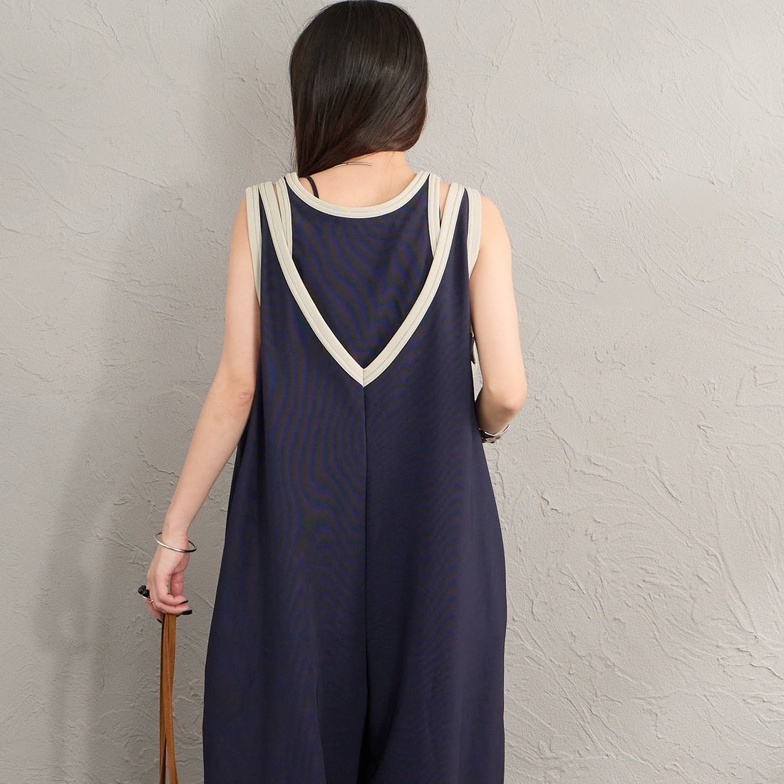 Maison de L'allure [メゾン ドゥ ラリュール] マルチWAYバイカラーロンパース [M26312019] 16 NVY/S.G &&モデル身長：150cm 着用サイズ：F&&