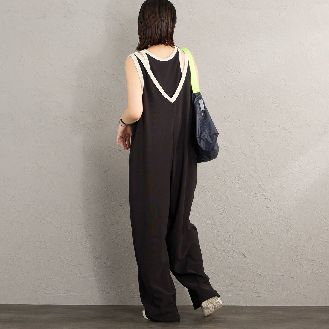 Maison de L'allure [メゾン ドゥ ラリュール] マルチWAYバイカラーロンパース [M26312019] 09 BLK/CRM &&モデル身長：160cm 着用サイズ：F&&