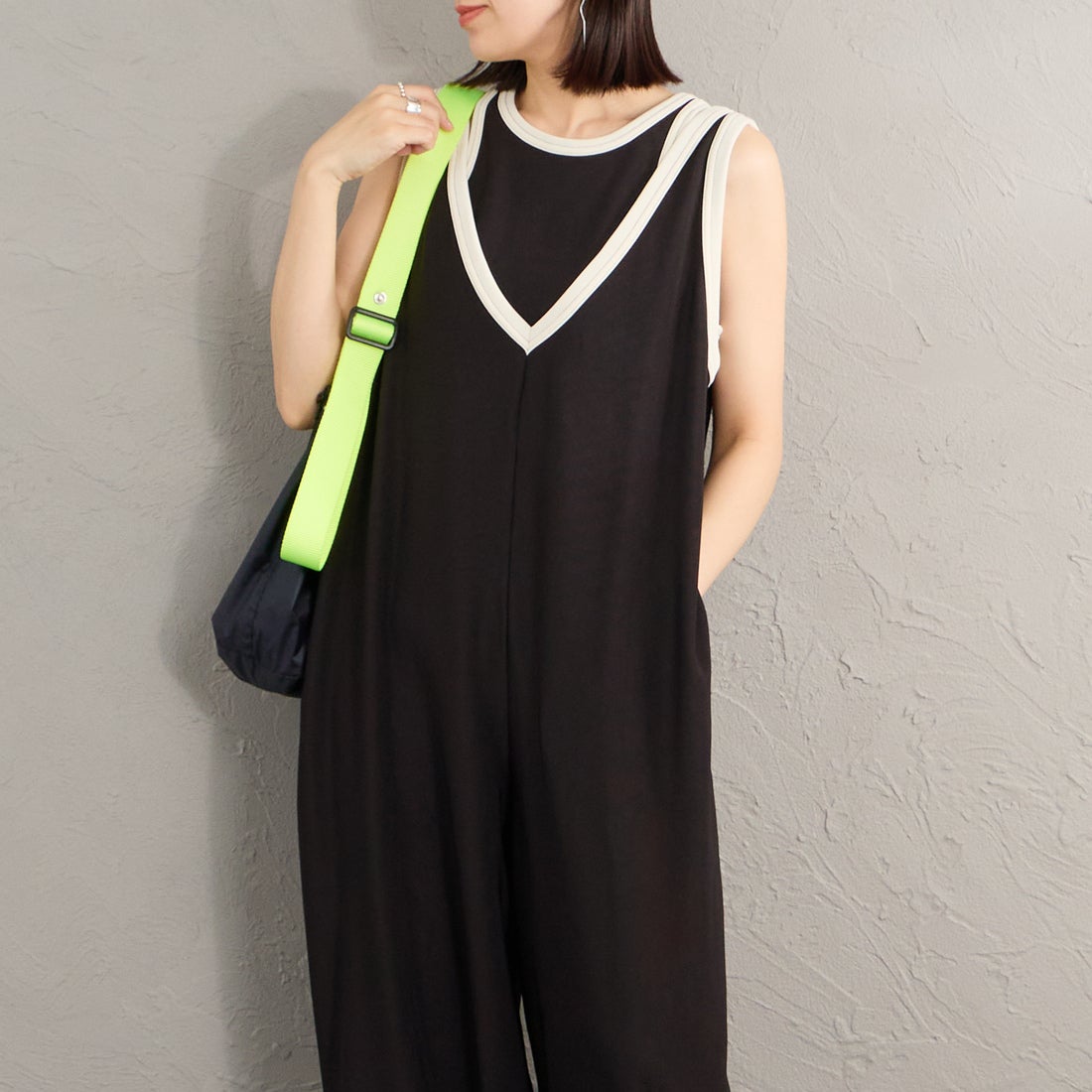 Maison de L'allure [メゾン ドゥ ラリュール] マルチWAYバイカラーロンパース [M26312019] 09 BLK/CRM &&モデル身長：160cm 着用サイズ：F&&