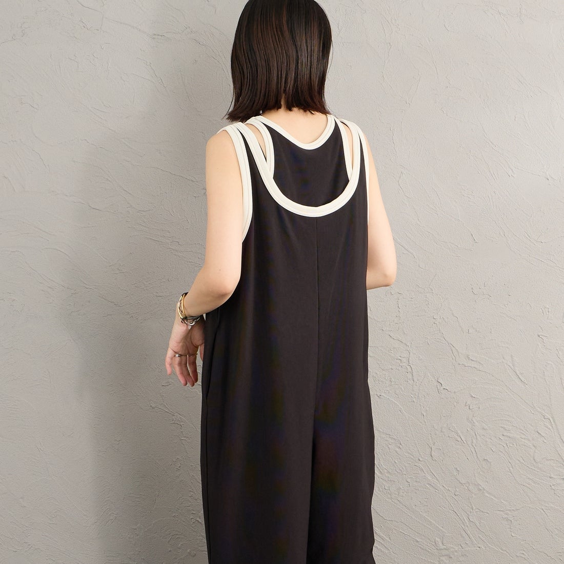 Maison de L'allure [メゾン ドゥ ラリュール] マルチWAYバイカラーロンパース [M26312019] 09 BLK/CRM &&モデル身長：160cm 着用サイズ：F&&