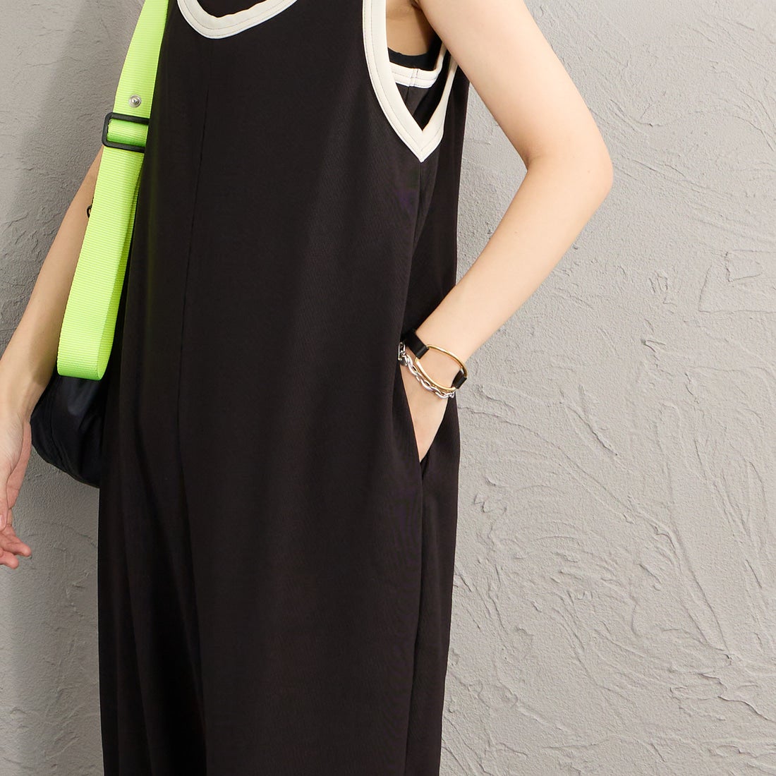 Maison de L'allure [メゾン ドゥ ラリュール] マルチWAYバイカラーロンパース [M26312019] 09 BLK/CRM &&モデル身長：160cm 着用サイズ：F&&