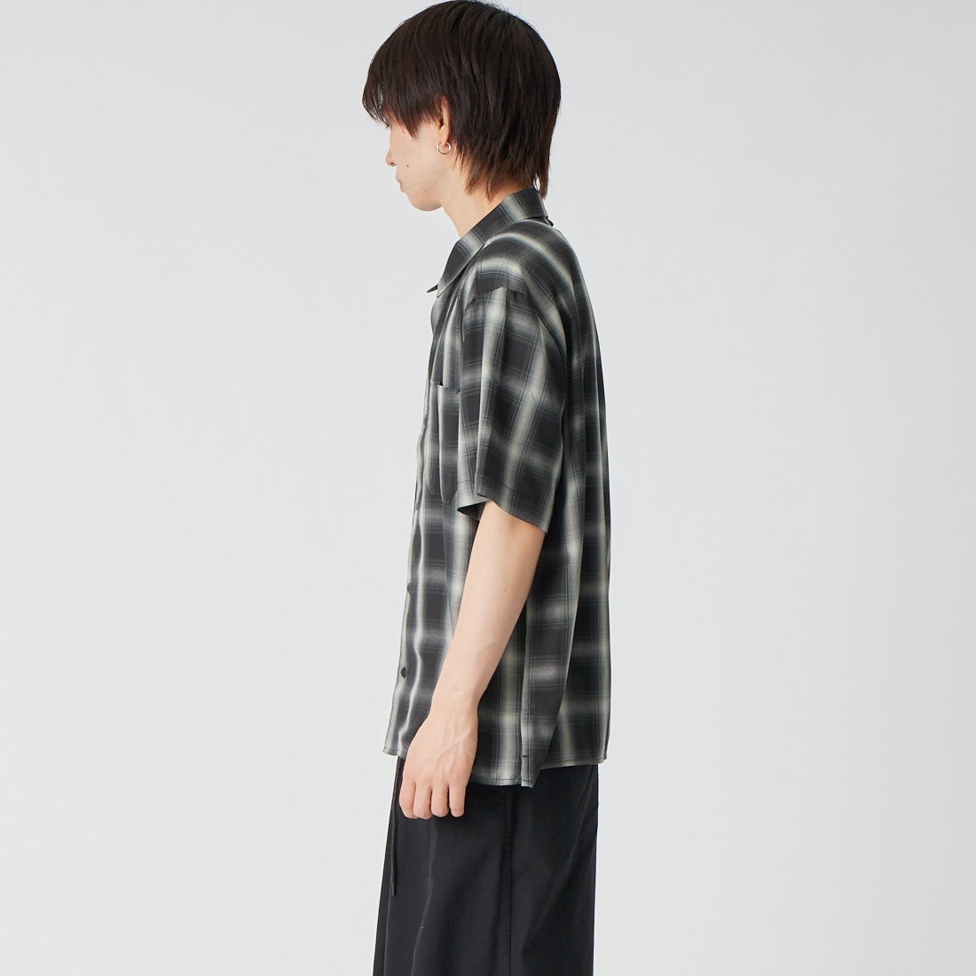 BIG MIKE [ビッグマイク] 別注 オンブレチェックシャツ [102625530-JF] BLK/WHT &&モデル身長：177cm 着用サイズ：M&&
