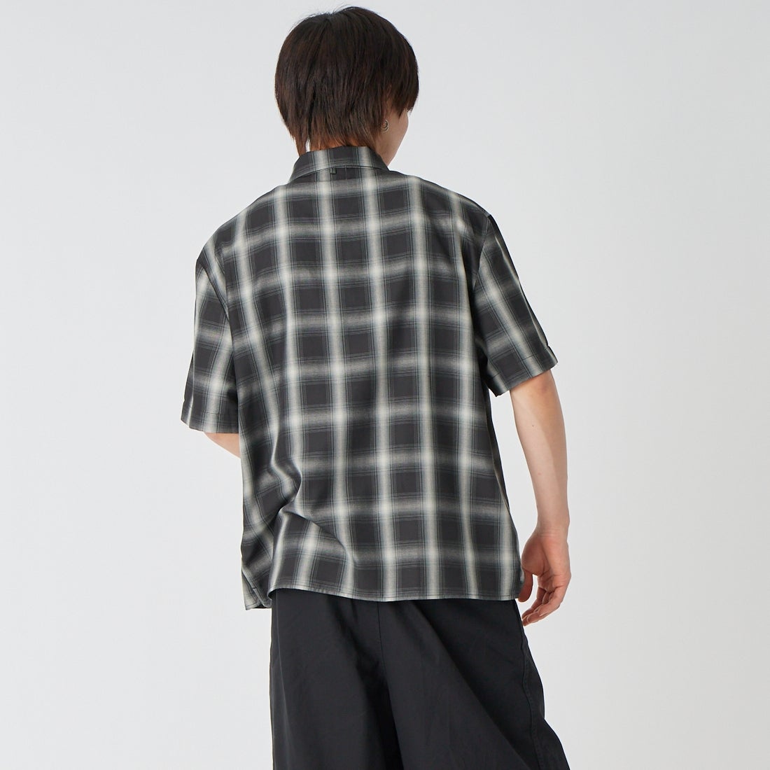 BIG MIKE [ビッグマイク] 別注 オンブレチェックシャツ [102625530-JF] BLK/WHT &&モデル身長：177cm 着用サイズ：M&&