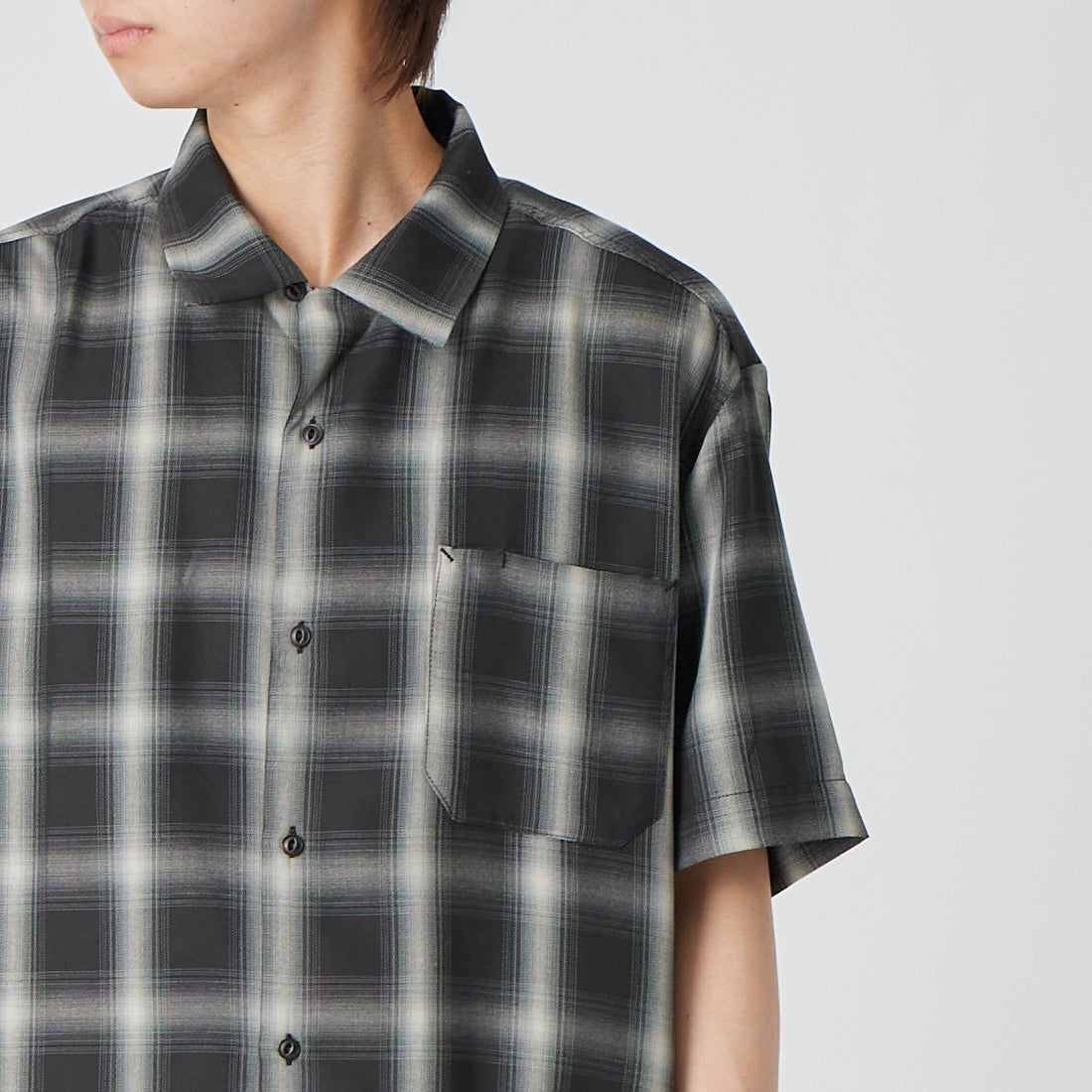 BIG MIKE [ビッグマイク] 別注 オンブレチェックシャツ [102625530-JF] BLK/WHT &&モデル身長：177cm 着用サイズ：M&&