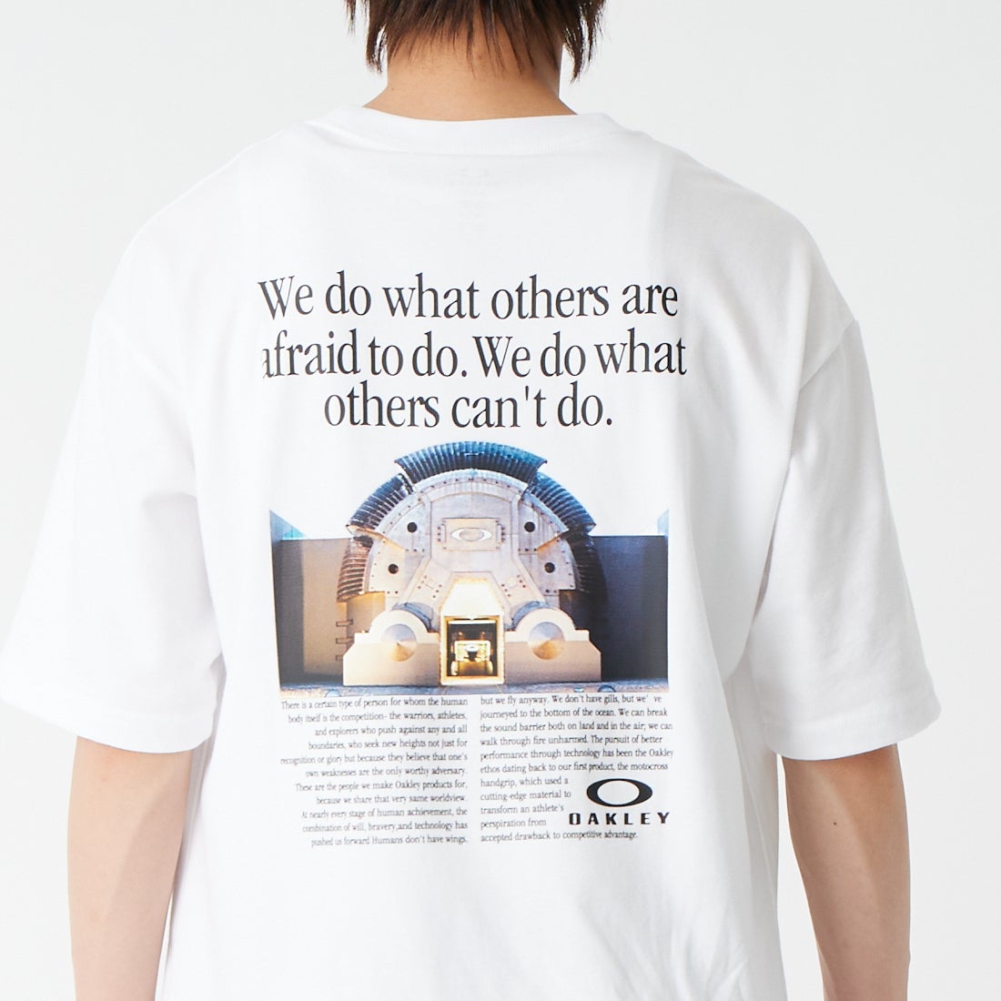 OAKLEY [オークリー] エンハンスQdc ショートスリーブTシャツ BP5.0 [FOA408791] 100 WHITE &&モデル身長：177cm 着用サイズ：S&&
