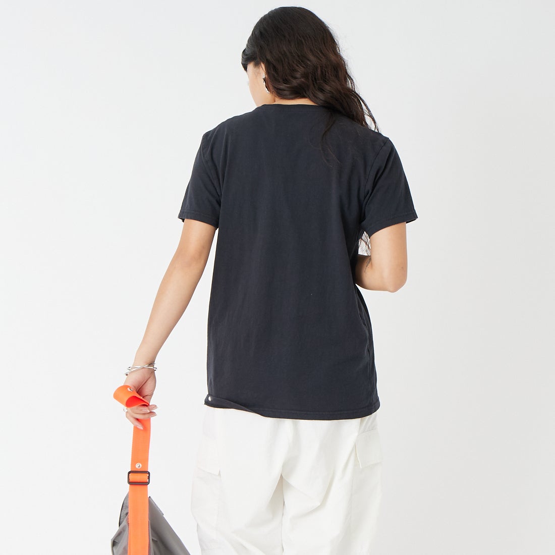 THRIFTY LOOK [スリフティールック] Oasis プリントTシャツ [TL25S044] BLACK &&モデル身長：162cm 着用サイズ：M&&