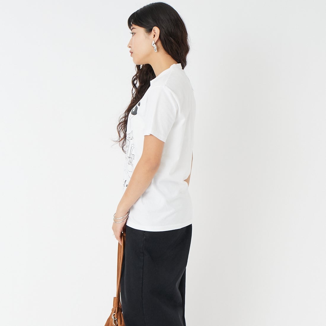 THRIFTY LOOK [スリフティールック] Oasis プリントTシャツ [TL24S093] WHITE &&モデル身長：162cm 着用サイズ：M&&