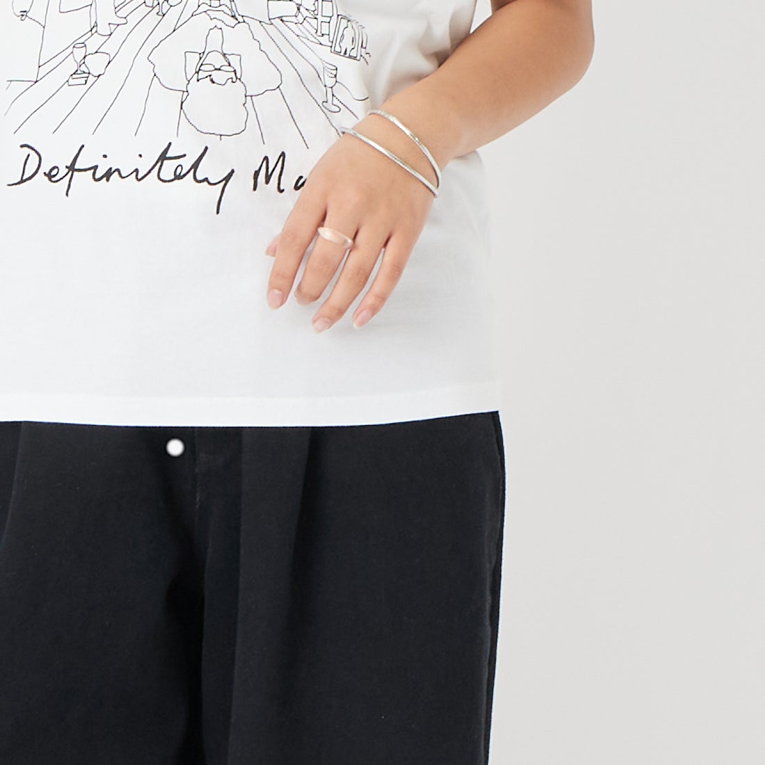 THRIFTY LOOK [スリフティールック] Oasis プリントTシャツ [TL24S093] WHITE &&モデル身長：162cm 着用サイズ：M&&