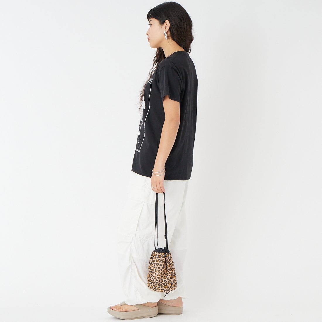 THRIFTY LOOK [スリフティールック] フォトプリントTシャツ [TL23S033] BLACK &&モデル身長：162cm 着用サイズ：M&&