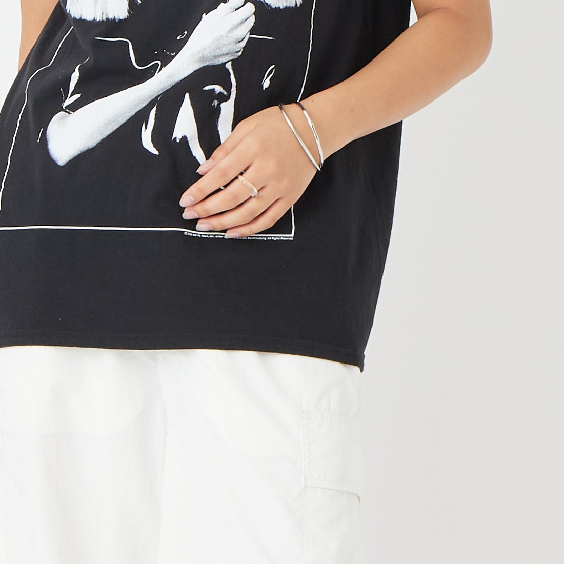 THRIFTY LOOK [スリフティールック] フォトプリントTシャツ [TL23S033] BLACK &&モデル身長：162cm 着用サイズ：M&&